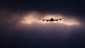 Ein Flugzeug im Himmel