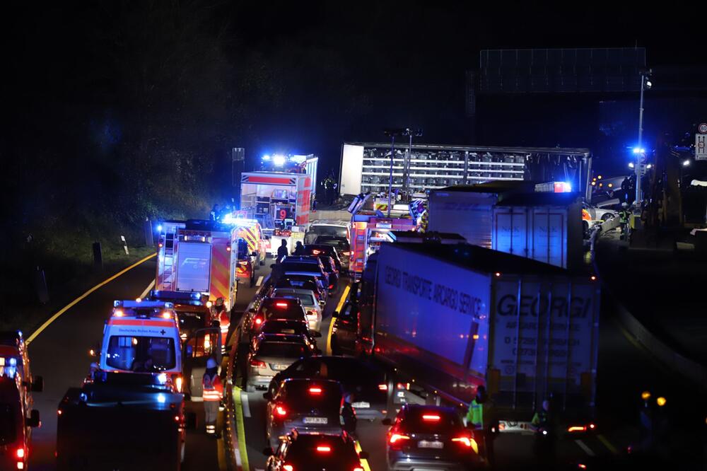 Lkw-Fahrer verursacht Chaosfahrt mit mehreren Unfällen