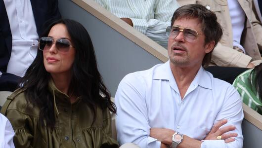 Brad Pitt und Ines de Ramon auf der Tribüne in Roland-Garros.