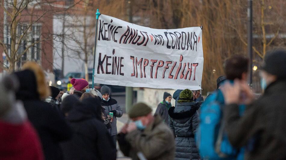 Eine Demonstration gegen die Impfpflicht (Archivbild).