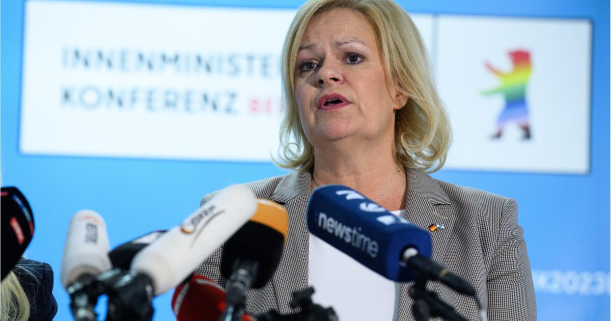 Beliebtheit Von Nancy Faeser Stürzt In Umfrage Ab | WEB.DE