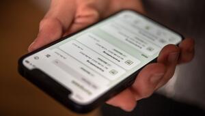 Eine elektronische AU ist auf dem Display eines Handys zu sehen