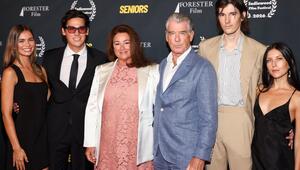 Alex Lee-Aillon, Paris Brosnan, Keely Shaye Smith, Pierce Brosnan, Dylan Brosnan und Avery ...