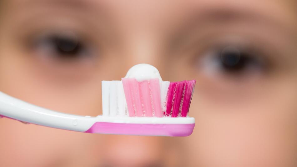 Fluorid im Faktencheck: Ab wie viel Zahnpasta droht Gefahr?