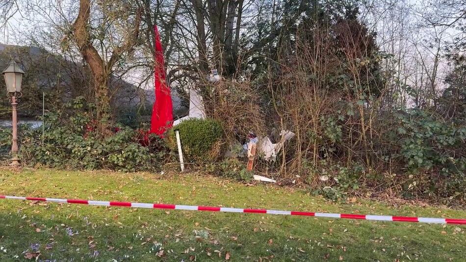 Tödlicher Flugzeugcrash im Sauerland: Kleinflugzeug stürzt in Garten