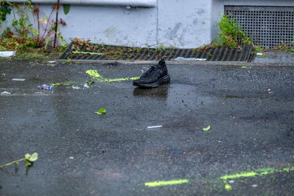 Mann fährt in Passau mit Auto in Menschengruppe
