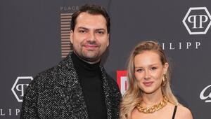 So einträchtig wie hier im Februar 2024 ist es zwischen Jimi Blue Ochsenknecht und Laura-Marie ...