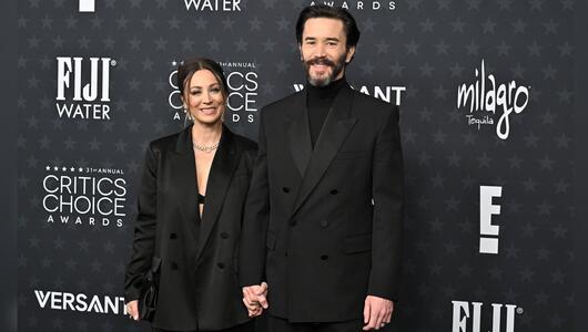 Kaley Cuoco und Tom Pelphrey im Partnerlook bei den Critics Choice Awards im Januar 2026 in ...