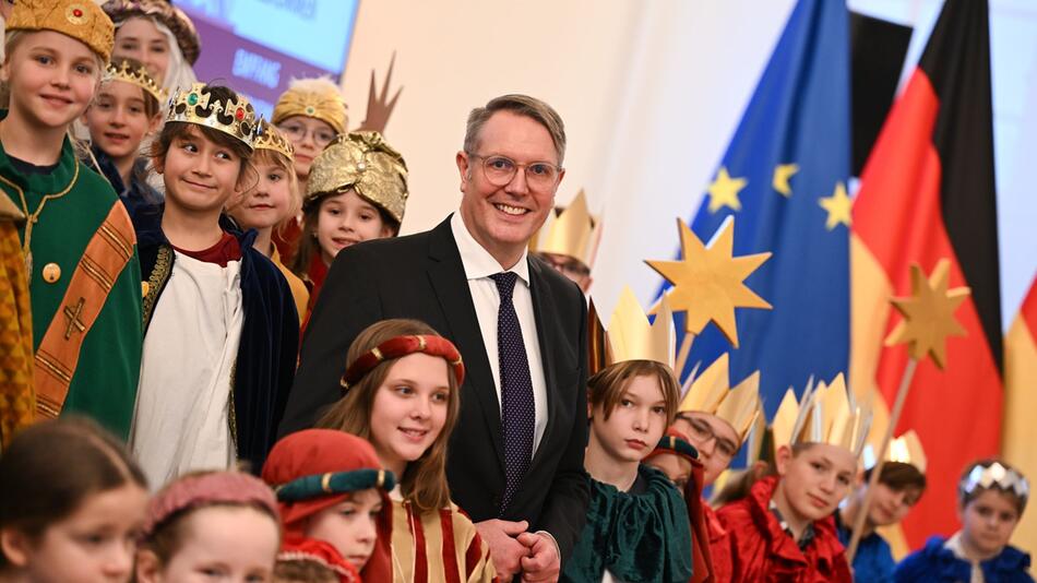 Ministerpräsident Schweitzer empfängt Sternsinger