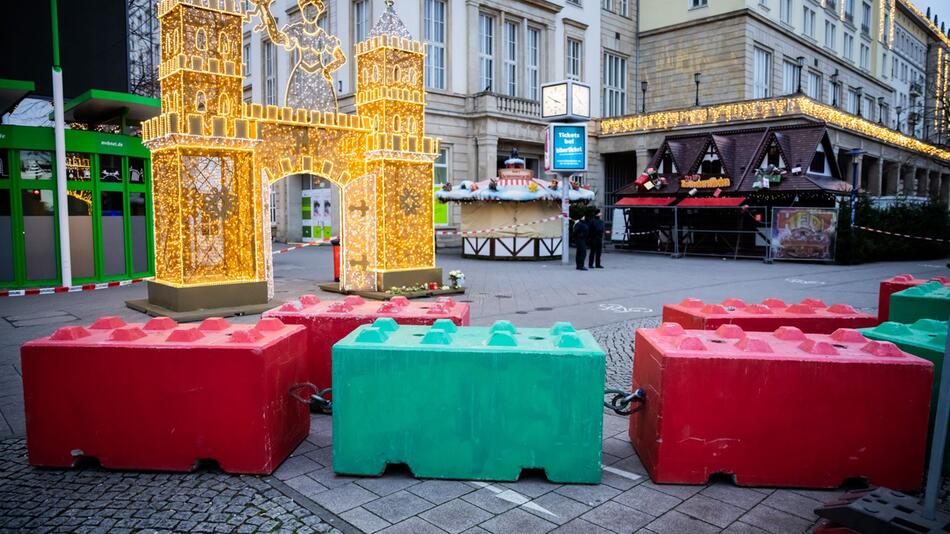 Betonblöcke auf Magdeburger Weihnachtsmarkt