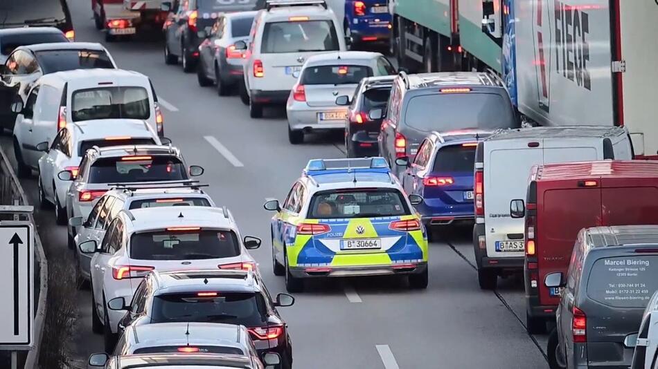 Berlin: Verkehrschaos wegen Streik und Brückensperrung erwartet