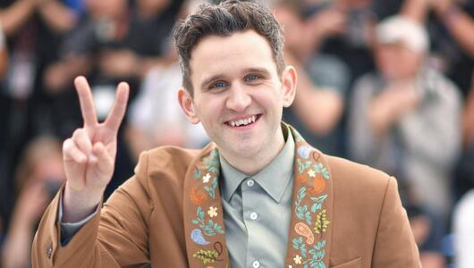 Harry Melling wird in Cannes für seinen neuen Film "Pillion" gefeiert.