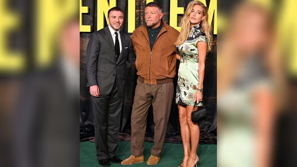 Guy Ritchie mit Ehefrau Jacqui Ainsley und Sohn Rocco bei der Premiere der zweiten "The ...