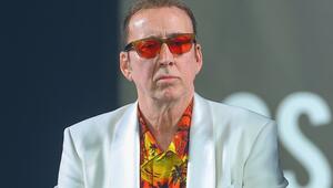 Im Surfer-Look: Nicolas Cage bei der "Osaka Comic Con 2025" Anfang Mai.