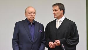 Alfons Schuhbeck an der Seite seines Verteidigers.