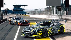 Mercedes AMG GT3 (l) und Black Series