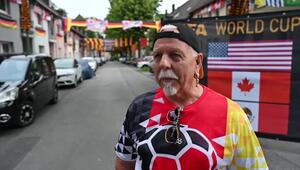 Essener Fan verwandelt Straße in WM-Fahnenmeer