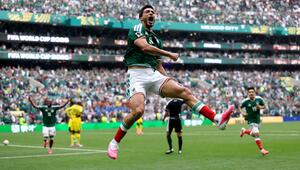 Raul Jimenez bejubelt das 2:0 für Mexiko.