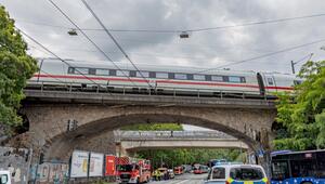 ICE-Unfall - Fahrgäste müssen stundenlang im Zug ausharren