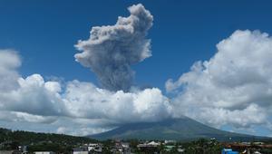 Vulkan Mayon auf den Philippinen ausgebrochen