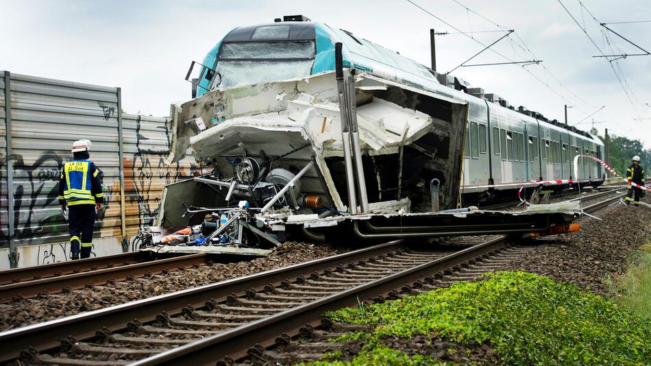 Zusammenstoß zwischen Zug und Lastwagen