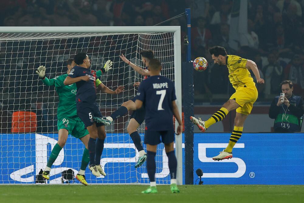 Mats Hummels köpft gegen Paris St. Germain zum 1:0-Sieg ein