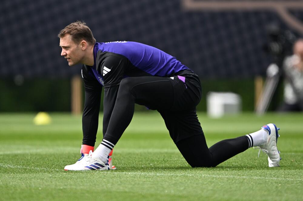 DFB-Torwart Manuel Neuer im Vorbereitungstraining auf die EM-Endrunde