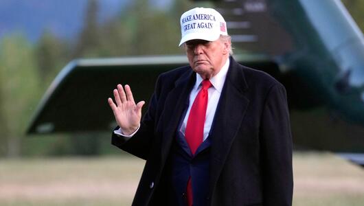 Donald Trump landet in Kanada.