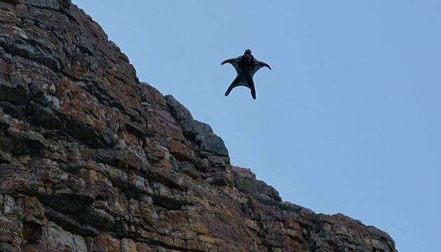 Basejumper springt von 3.450 Meter hohem Alpengipfel in Tod
