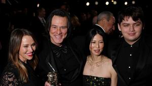 Jim Carrey mit seiner Freundin Min Ah (M.) in Paris. Mit dabei waren auch seine Tochter und sein ...
