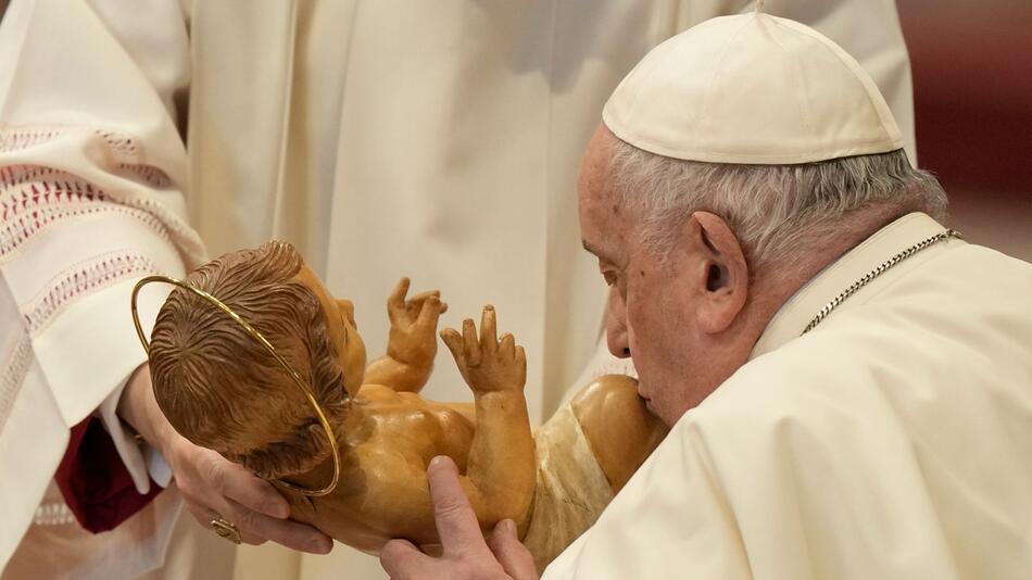 Papst Franziskus feiert Neujahrsmesse im Petersdom