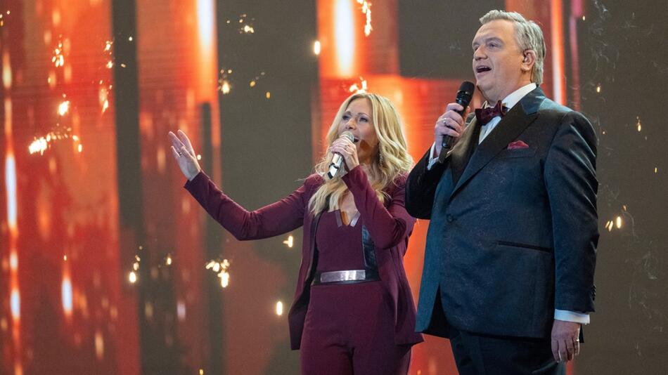 "Die Helene Fischer Show": Die Gastgeberin performt mit Entertainer Hape Kerkeling.