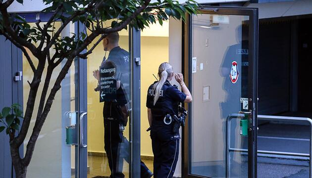 Unbekannte Frau nimmt Neugeborenes aus Krankenhaus mit
