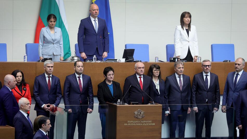 Bulgariens Parlamentspräsident Rossen Scheljaskow (oben Mitte)