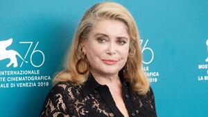 Catherine Deneuve wird in Taormina für ihr Lebenswerk ausgezeichnet.