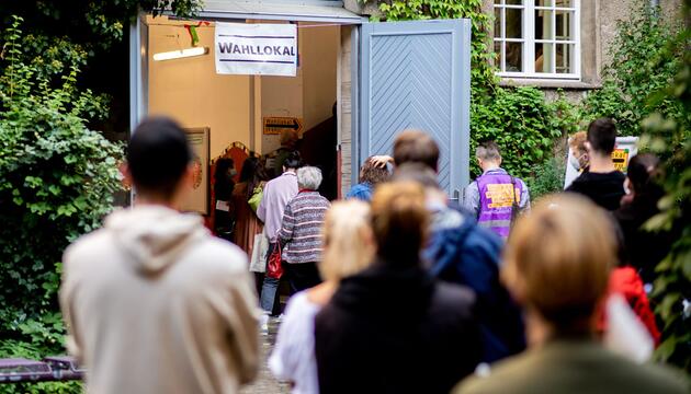 Bundestagswahl - Schlangen vor Berliner Wahllokalen