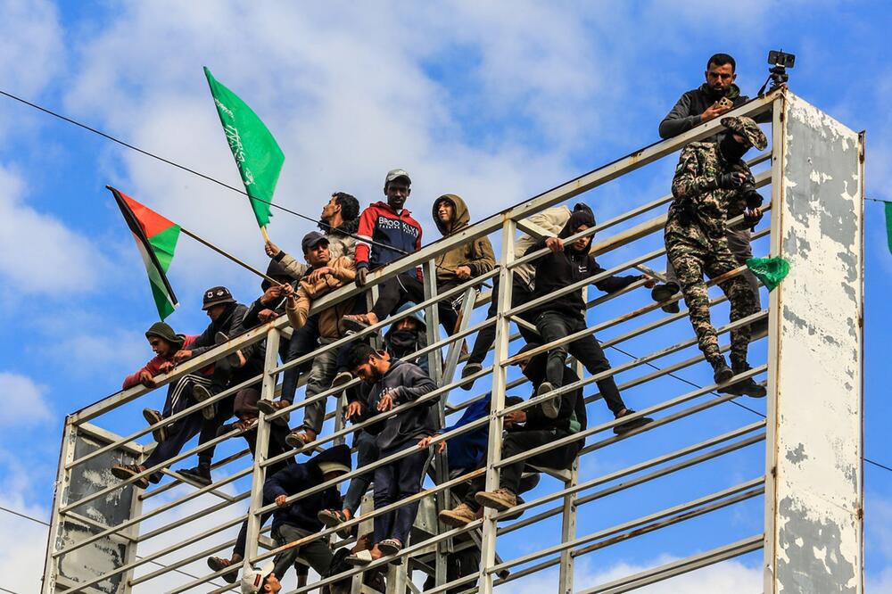 Nahostkonflikt - Drei Geiseln in Deir al-Balah freigelassen