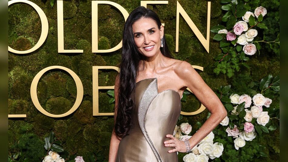 Demi Moore begeistert auch mit über 60 Jahren mit einer langen, glänzenden Haarmähne.