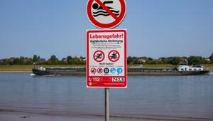 Warnhinweise am Rheinufer