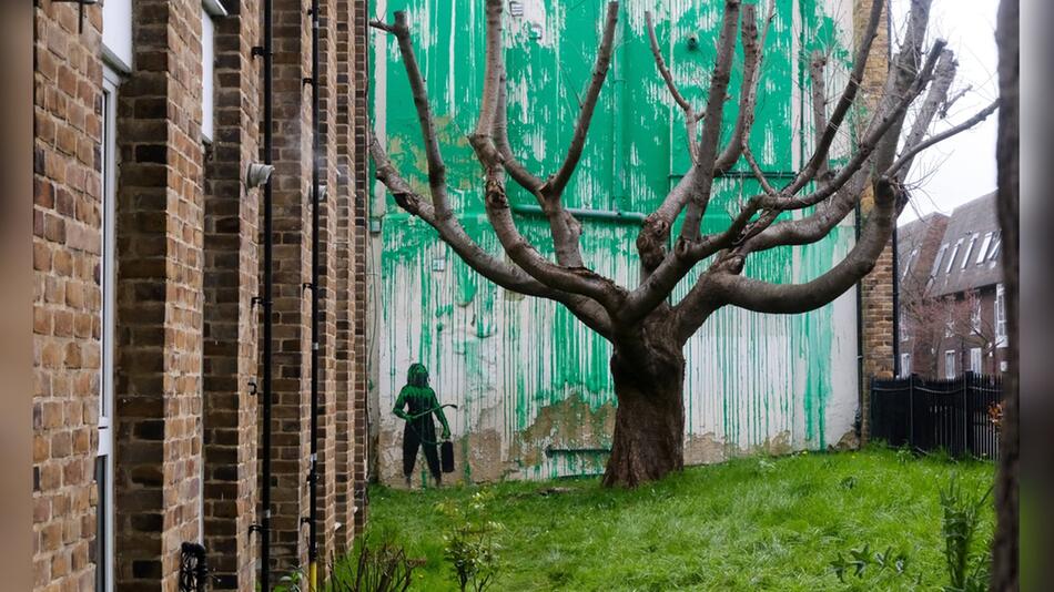 Banksy ließ in London einen kahlen Baum ergrünen.