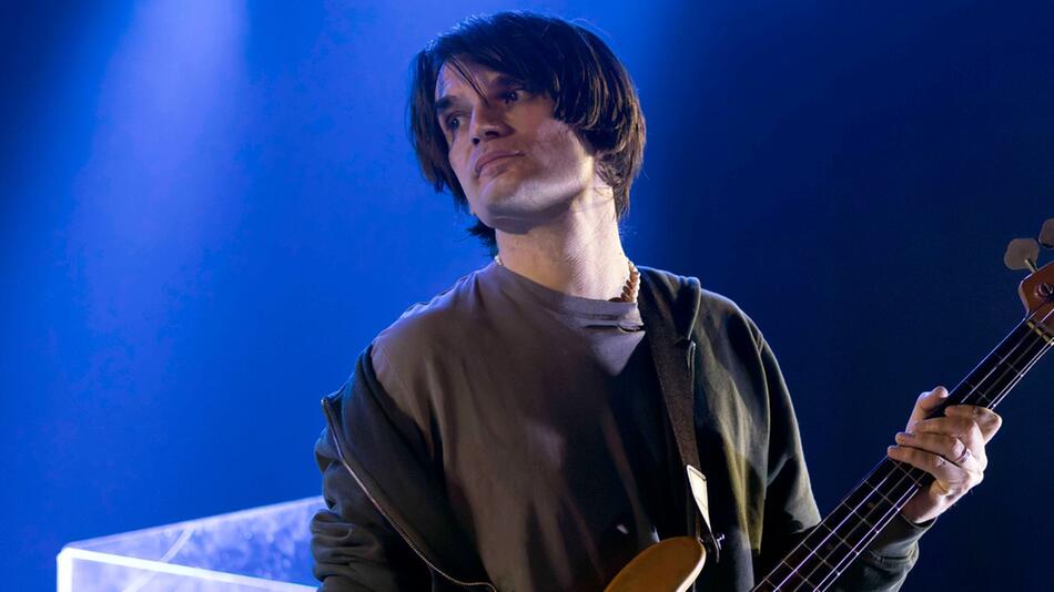 Radiohead-Gitarrist Jonny Greenwood, hier auf der Bühne mit seiner Band The Smile, ist schwer ...