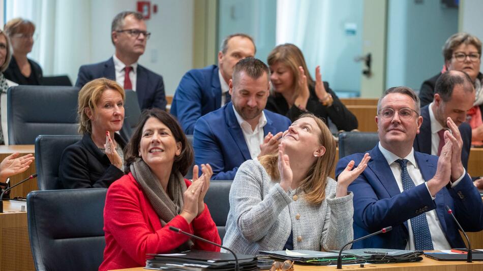 Sitzung Landtag Rheinland-Pfalz zum Doppelhaushalt 2025/26