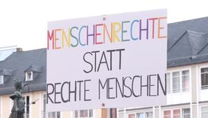 Frankfurt/Main: Rund 2500 Menschen demonstrieren gegen AfD-Sieg