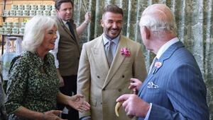 Königin Camilla, König Charles und David Beckham
