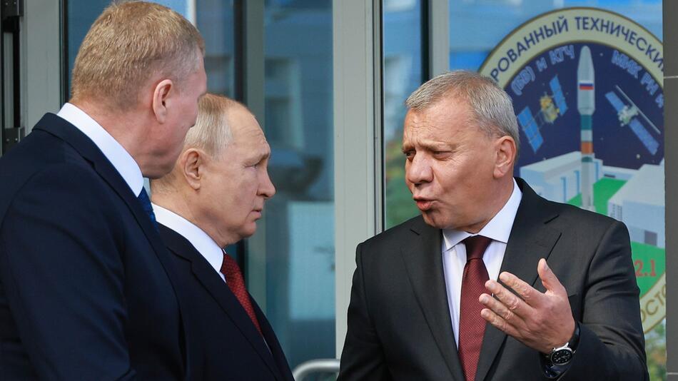 Wladimir Putin im Gespräch mit Roskosmos-Chef Juri Borissow