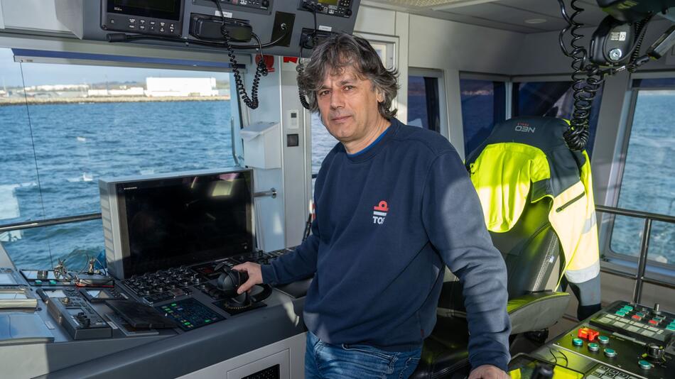 Schlepper "VB Luca" im Hafen Mukran