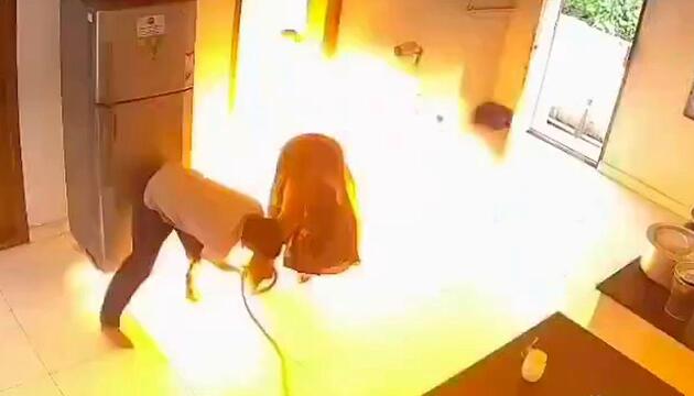 Frau kämpft mit offener Gasflasche – Küche verwandelt sich in Feuerball