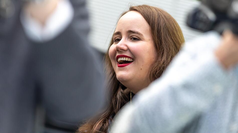 Politikerin Ricarda Lang bei einer Fraktionssitzung