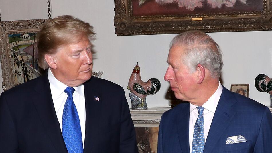 Donald Trump (l.) gilt als Fan der Royal Family und König Charles.
