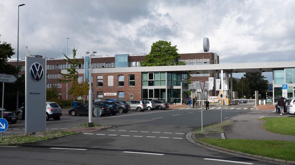 Sparpläne bei VW - Habeck im Werk Emden